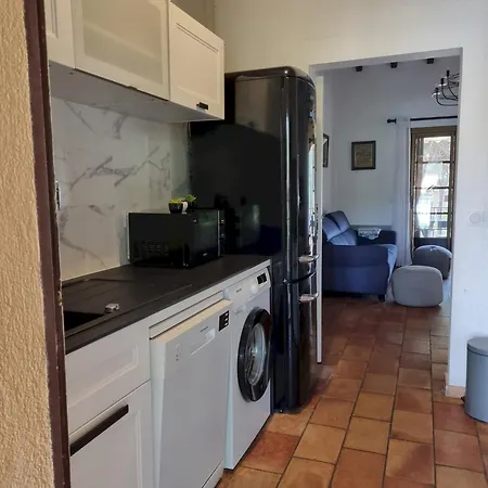 Le Castillon A 10 * لي إيسامبر